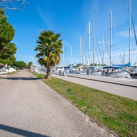 Διαμέρισμα Le Cabestan Terrasse Parking Proche De La Et De La Marina De Port Camargue